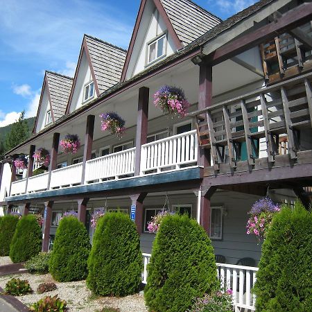 Peaks Lodge Revelstoke Bagian luar foto