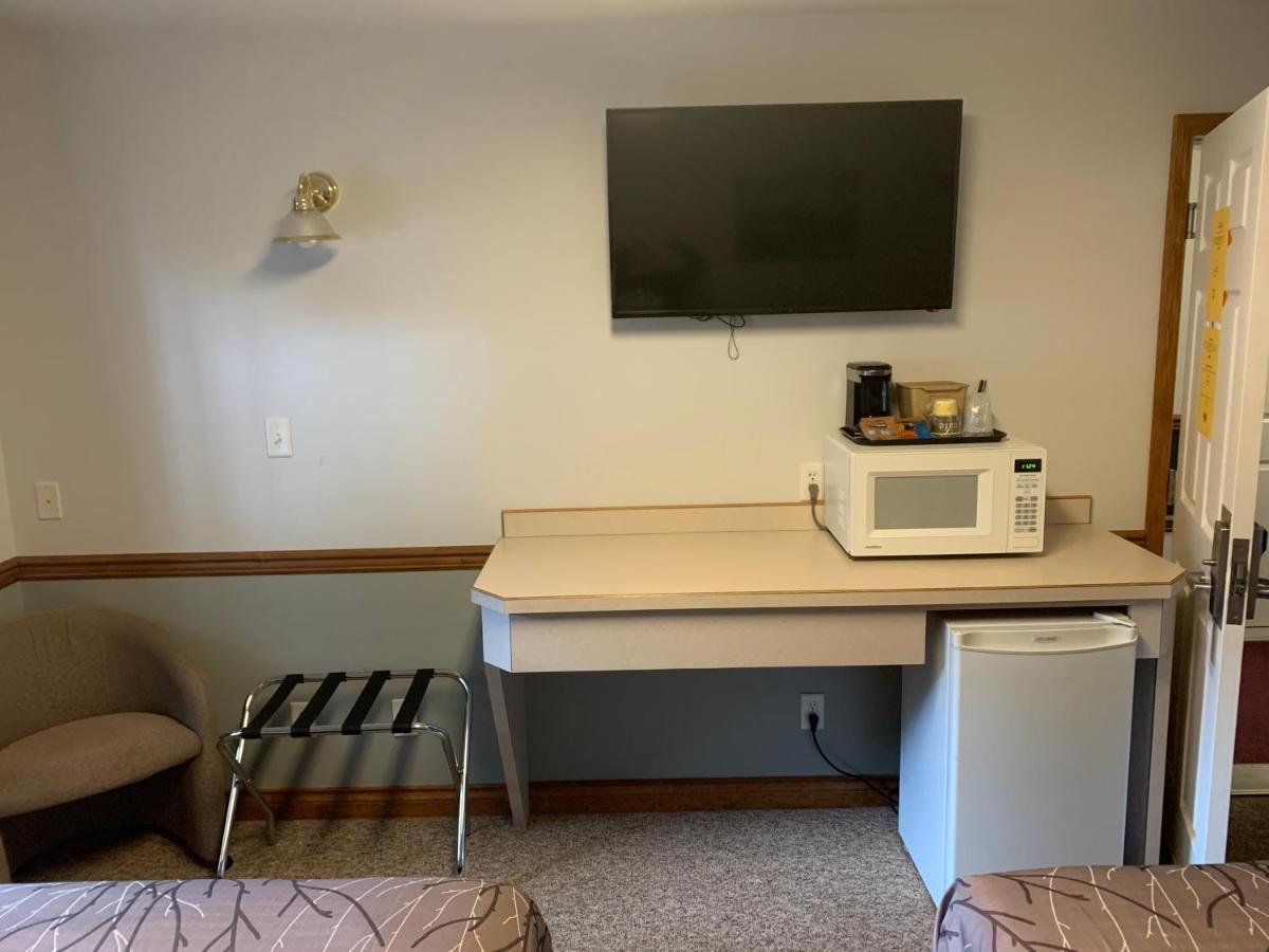 Peaks Lodge Revelstoke Bagian luar foto