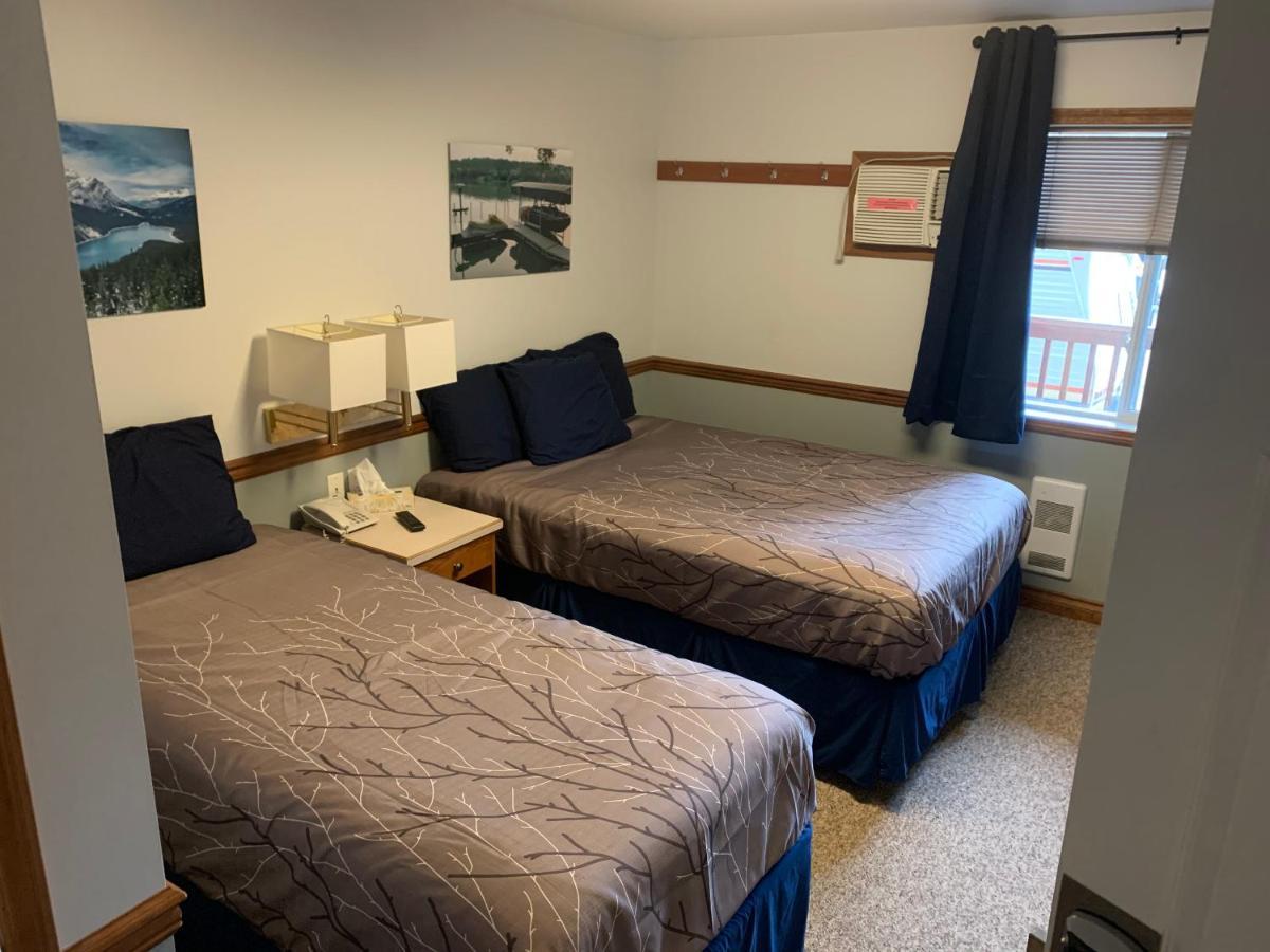 Peaks Lodge Revelstoke Bagian luar foto
