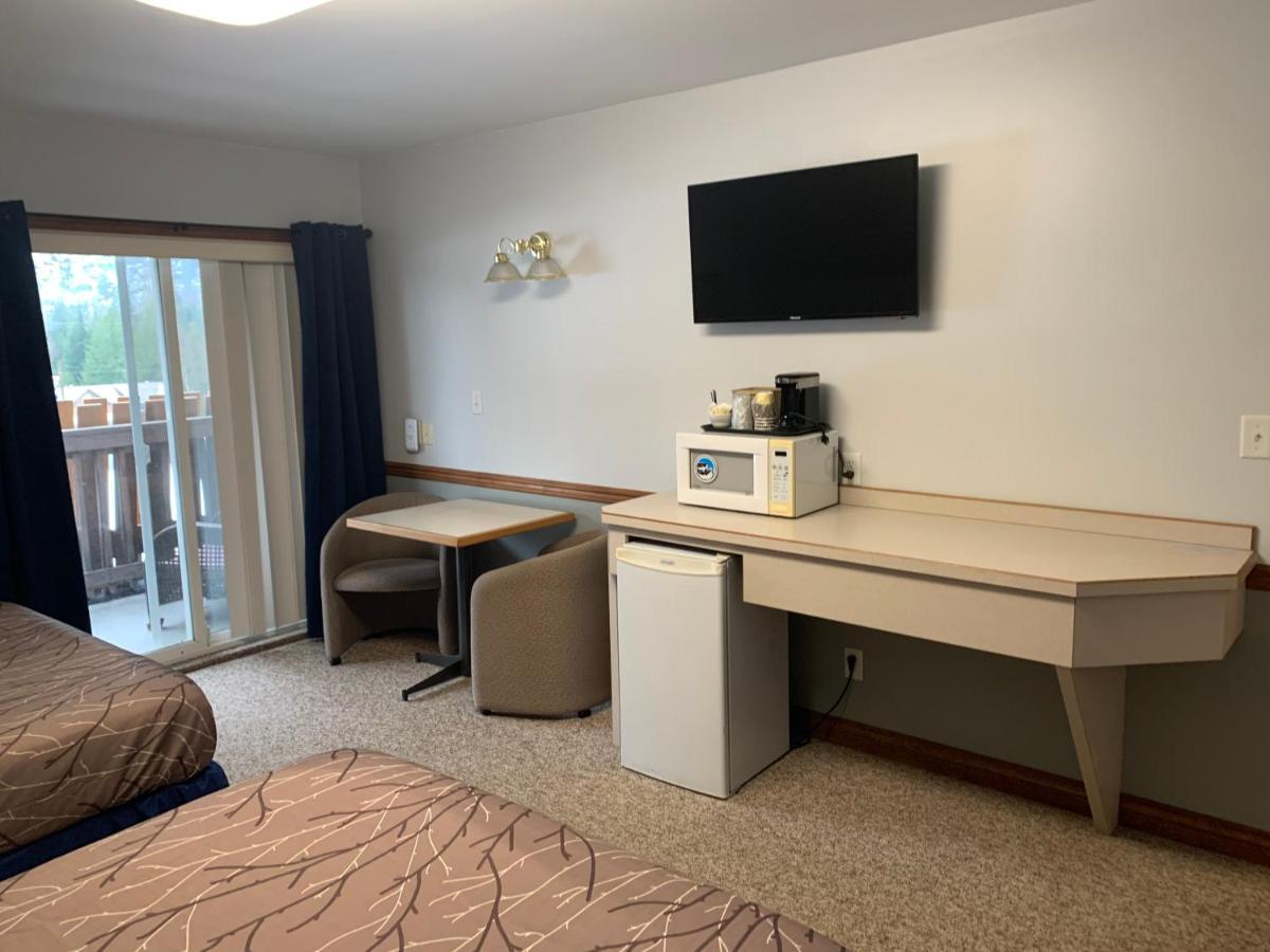 Peaks Lodge Revelstoke Bagian luar foto