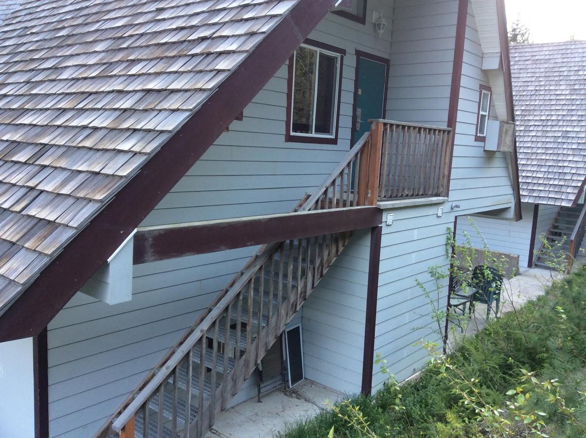 Peaks Lodge Revelstoke Bagian luar foto