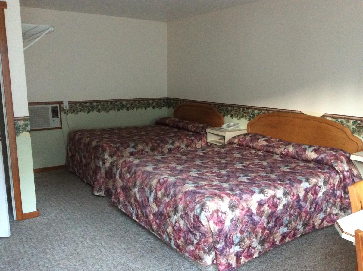 Peaks Lodge Revelstoke Bagian luar foto