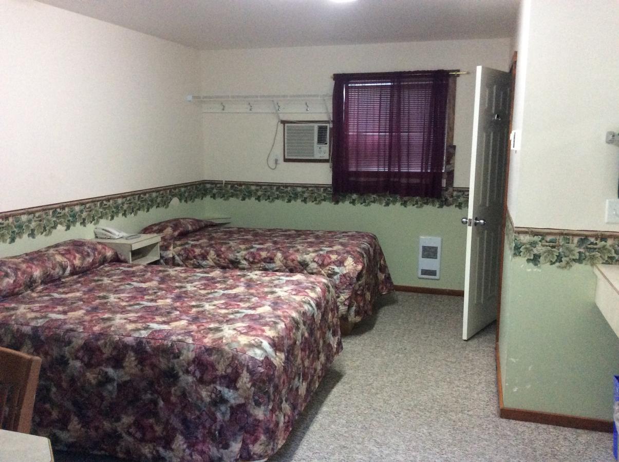 Peaks Lodge Revelstoke Bagian luar foto