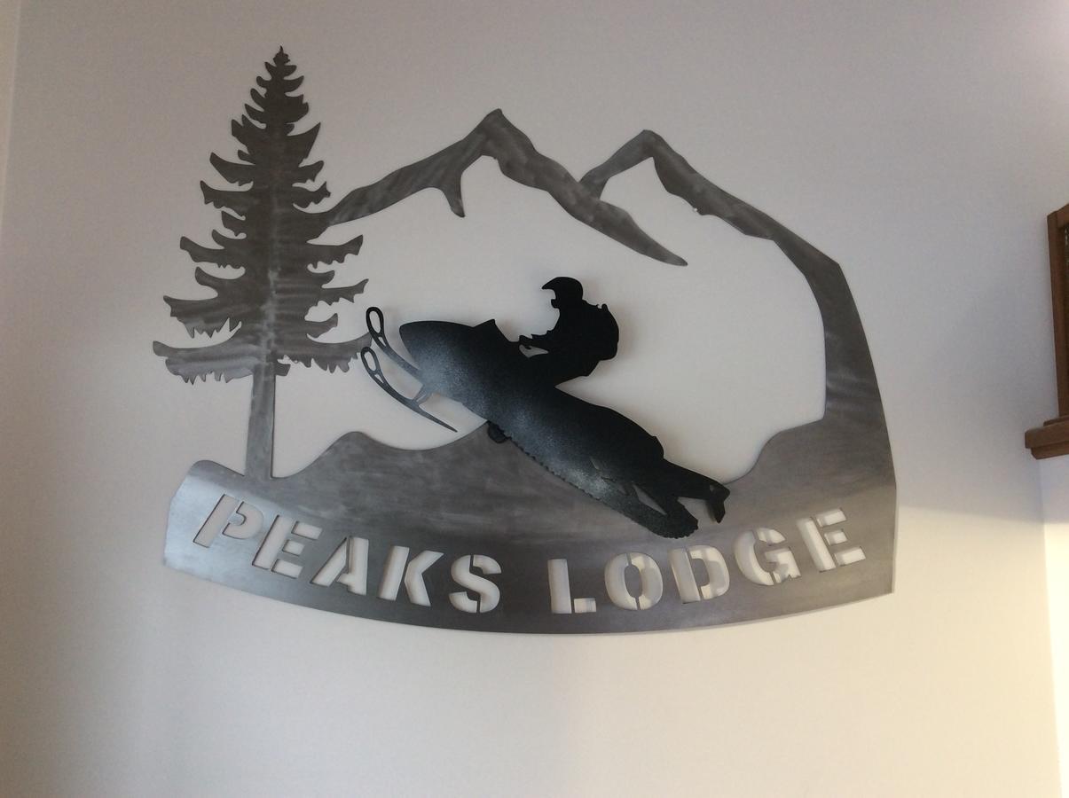 Peaks Lodge Revelstoke Bagian luar foto