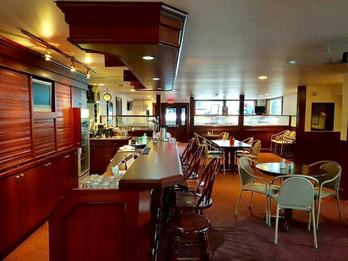 Peaks Lodge Revelstoke Bagian luar foto