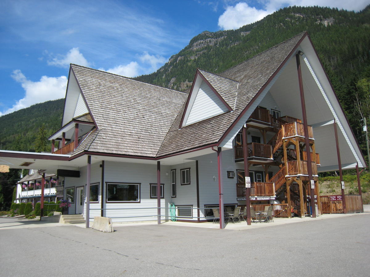 Peaks Lodge Revelstoke Bagian luar foto