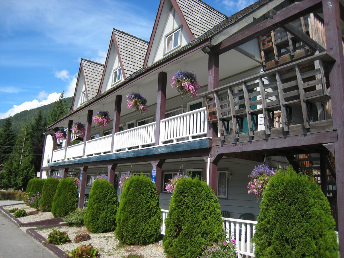 Peaks Lodge Revelstoke Bagian luar foto