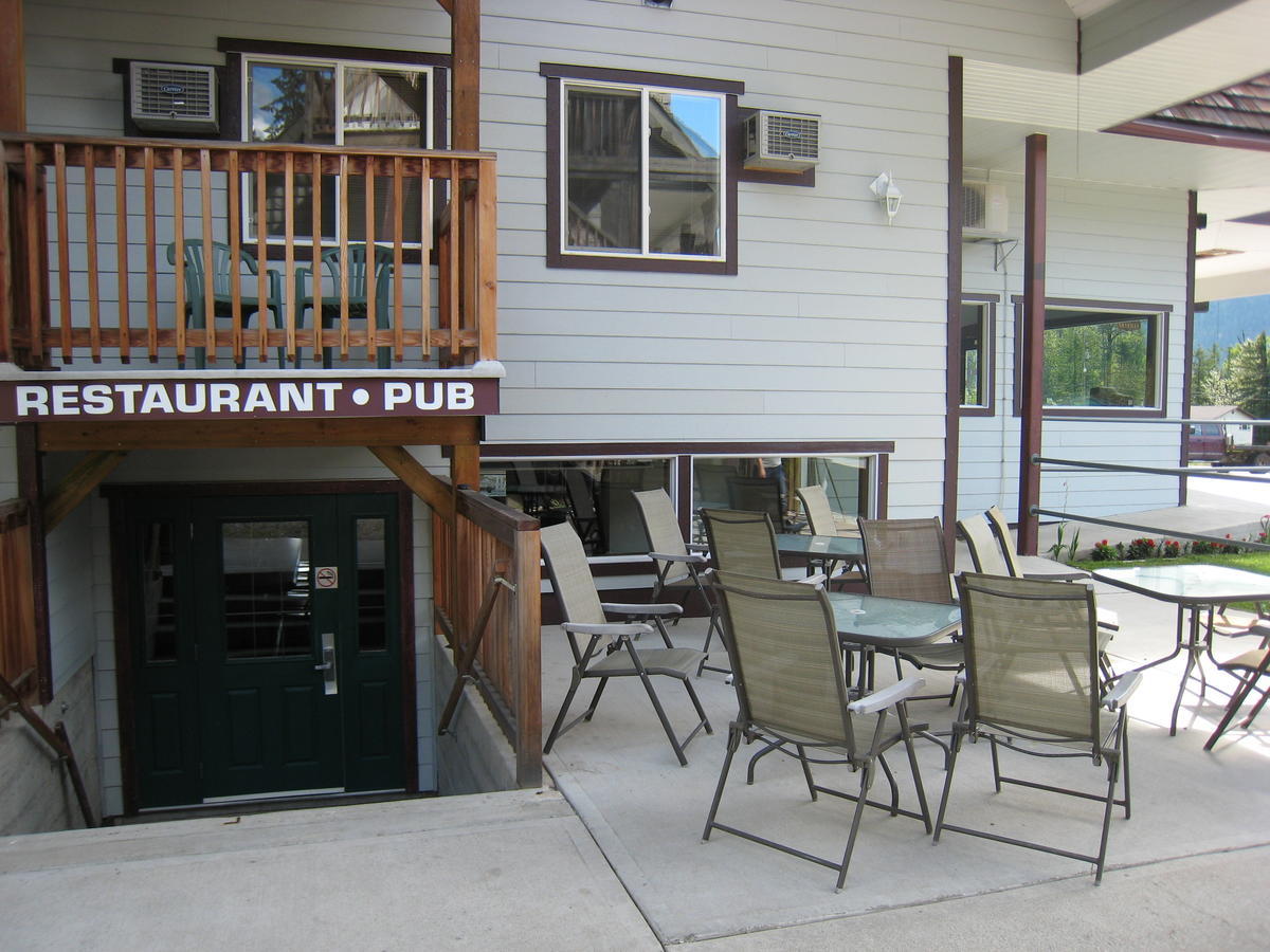 Peaks Lodge Revelstoke Bagian luar foto