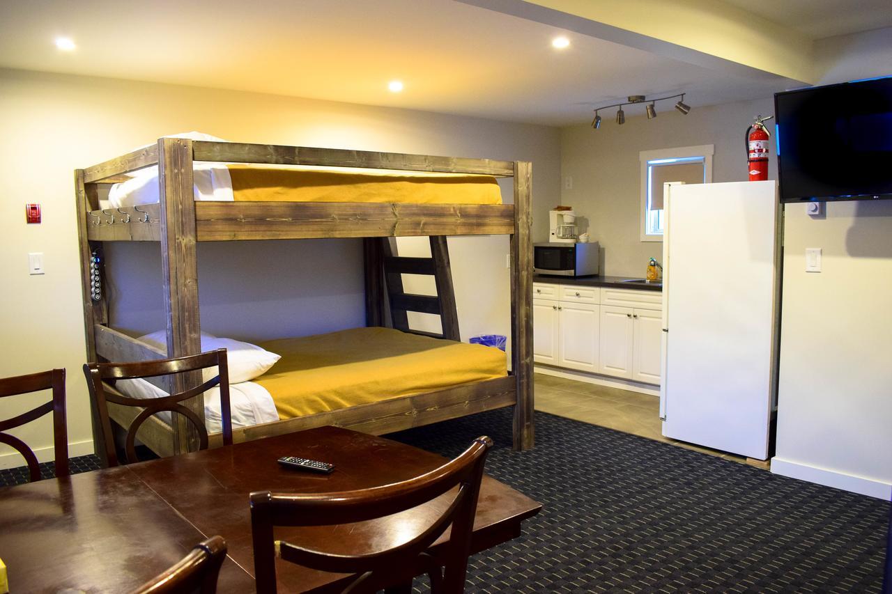 Peaks Lodge Revelstoke Bagian luar foto