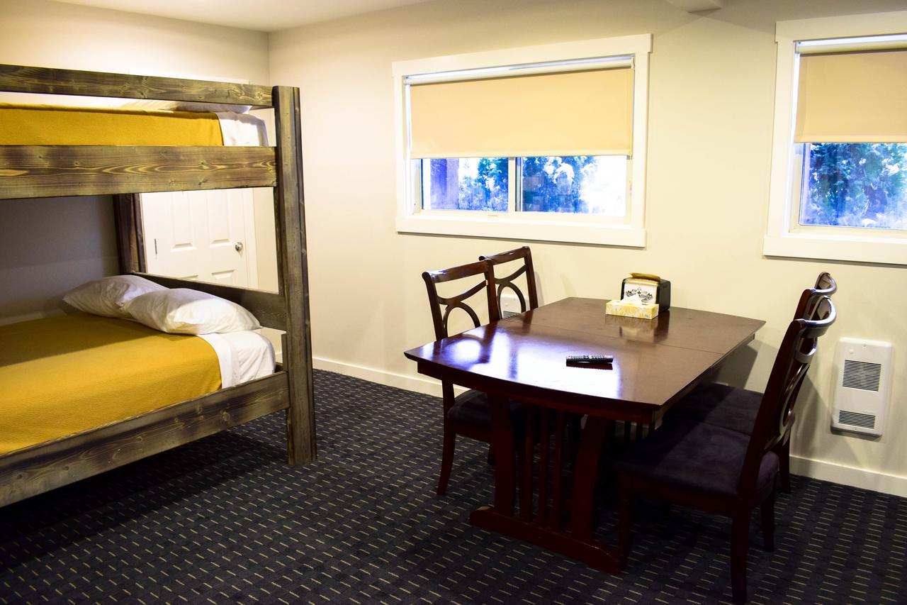 Peaks Lodge Revelstoke Bagian luar foto