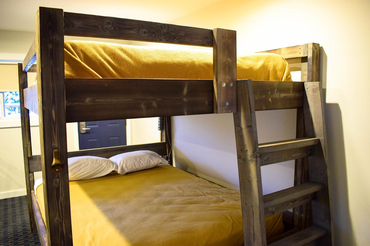 Peaks Lodge Revelstoke Bagian luar foto