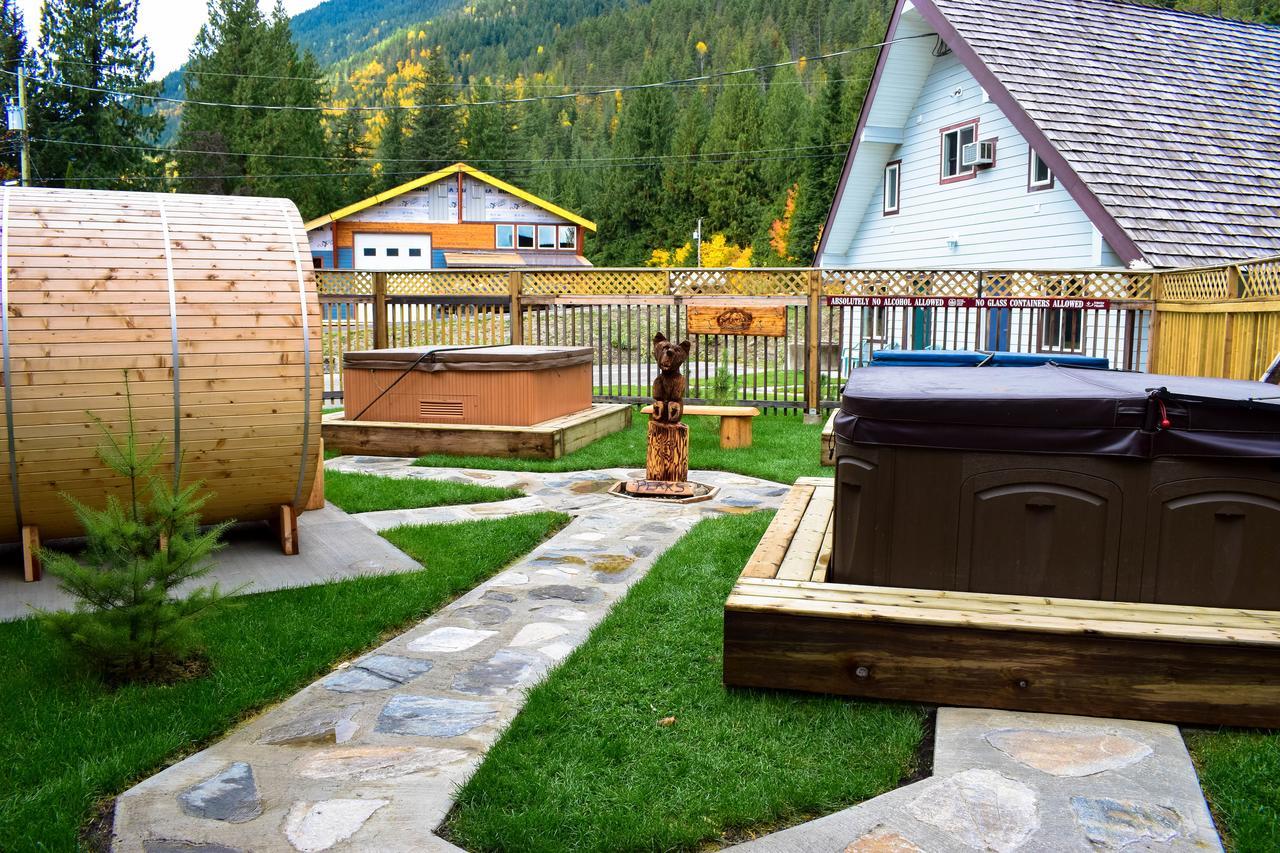 Peaks Lodge Revelstoke Bagian luar foto