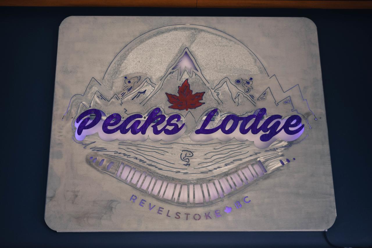 Peaks Lodge Revelstoke Bagian luar foto