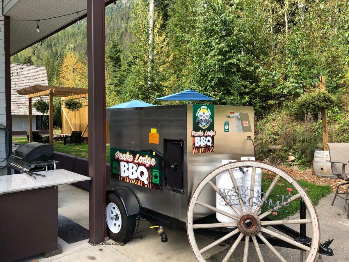 Peaks Lodge Revelstoke Bagian luar foto