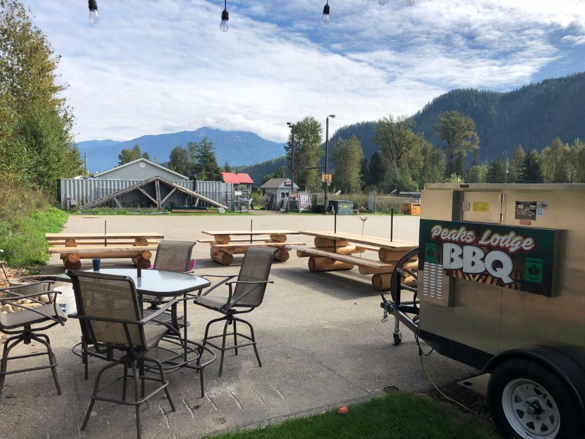 Peaks Lodge Revelstoke Bagian luar foto
