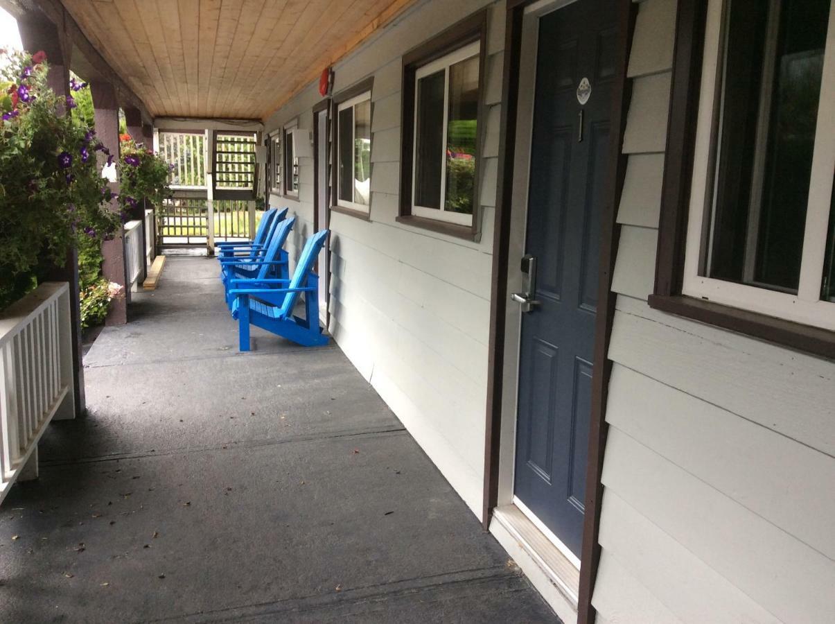 Peaks Lodge Revelstoke Bagian luar foto