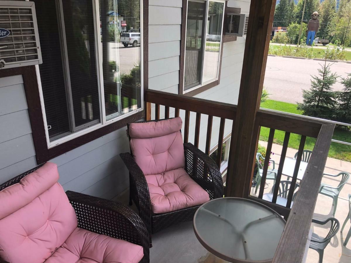 Peaks Lodge Revelstoke Bagian luar foto