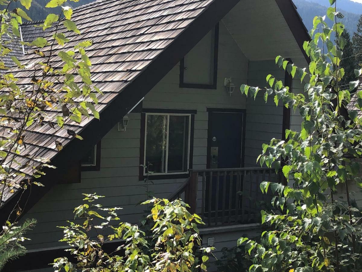 Peaks Lodge Revelstoke Bagian luar foto