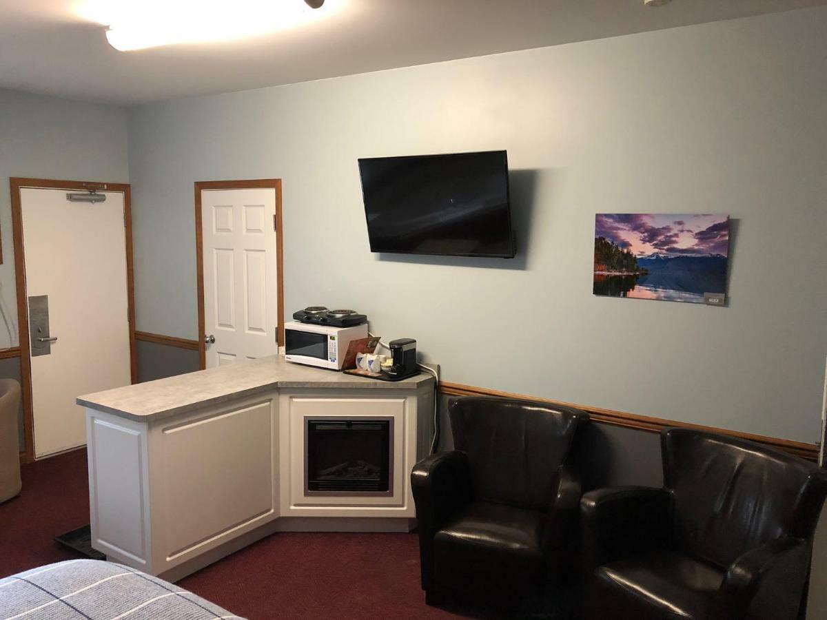 Peaks Lodge Revelstoke Bagian luar foto