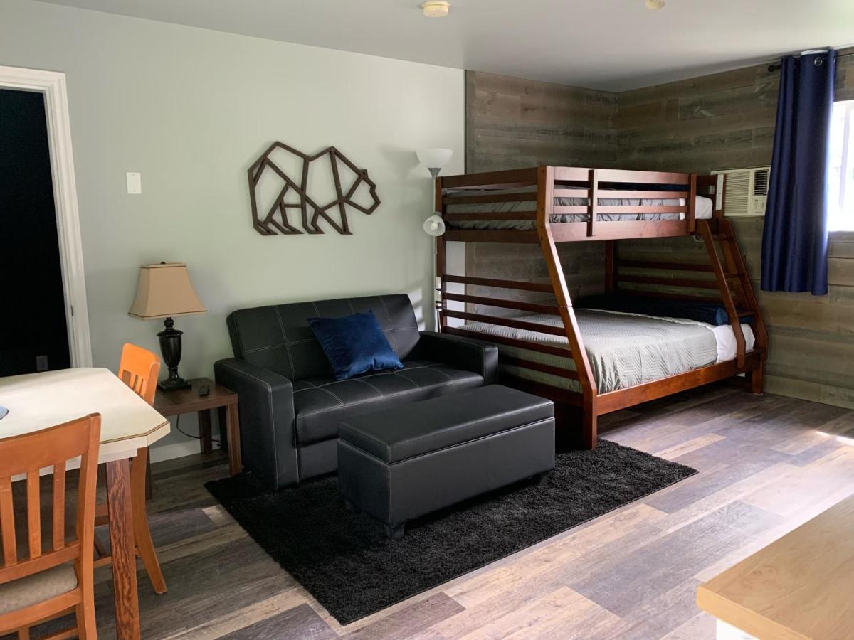 Peaks Lodge Revelstoke Bagian luar foto