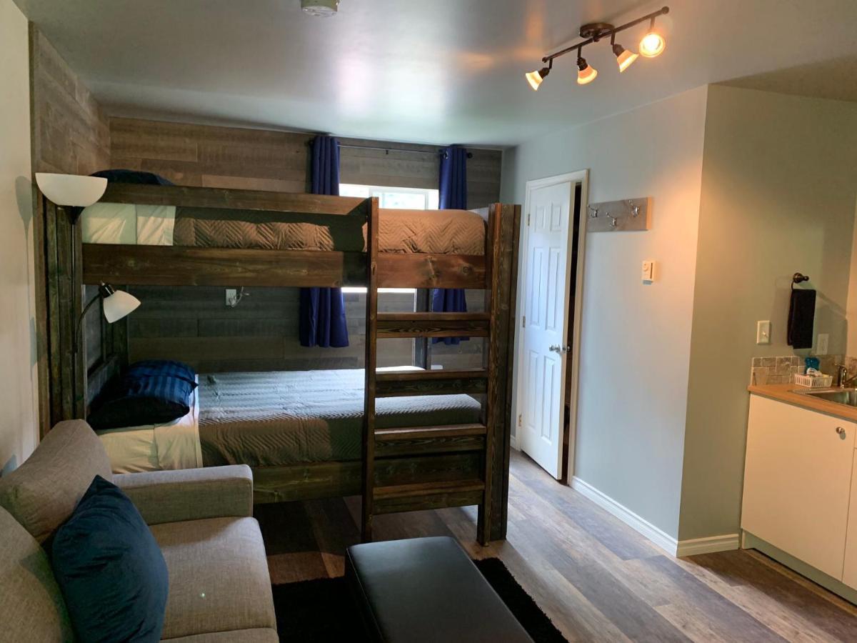 Peaks Lodge Revelstoke Bagian luar foto