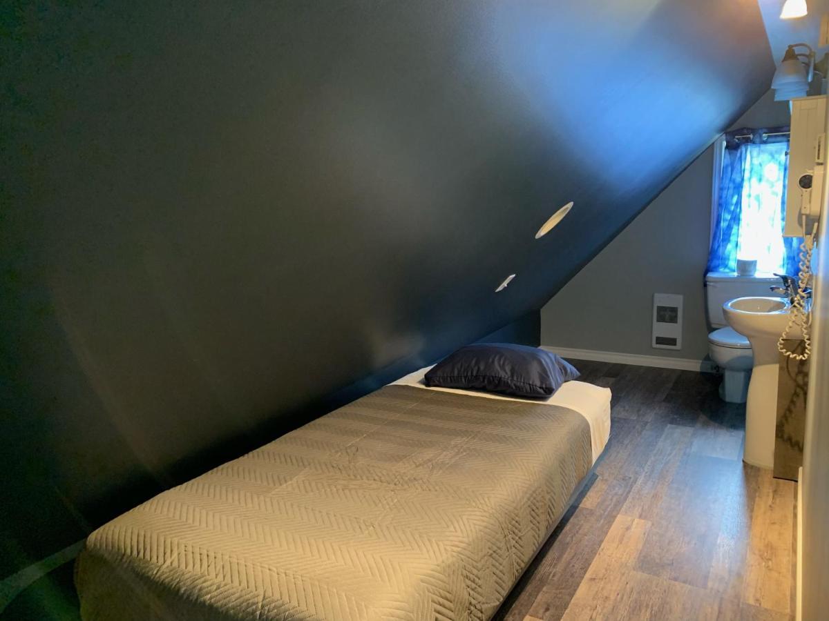 Peaks Lodge Revelstoke Bagian luar foto