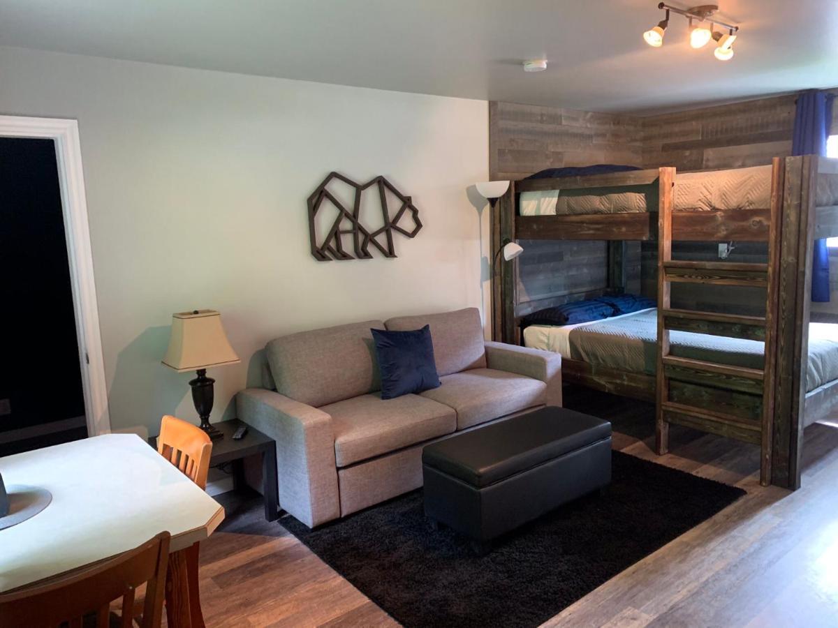 Peaks Lodge Revelstoke Bagian luar foto