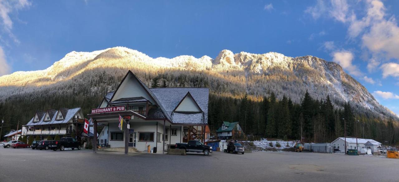 Peaks Lodge Revelstoke Bagian luar foto