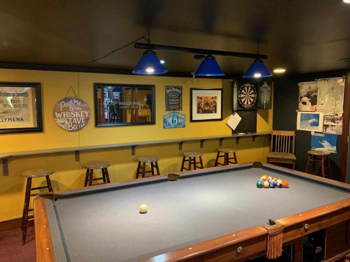 Peaks Lodge Revelstoke Bagian luar foto