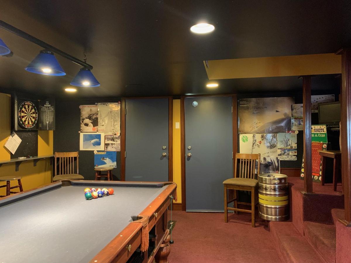 Peaks Lodge Revelstoke Bagian luar foto