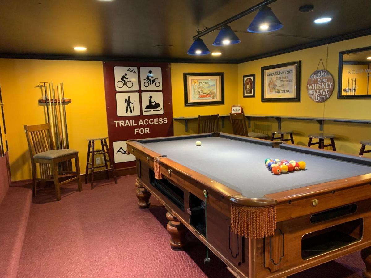 Peaks Lodge Revelstoke Bagian luar foto